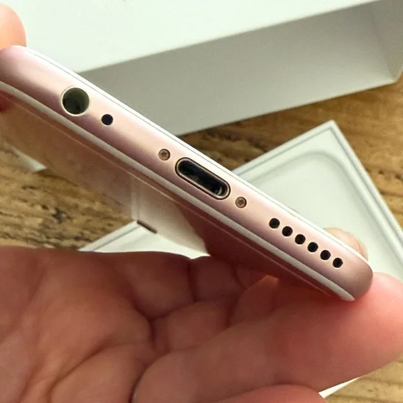 6SApple iPhone Rose Gold Cell Phone